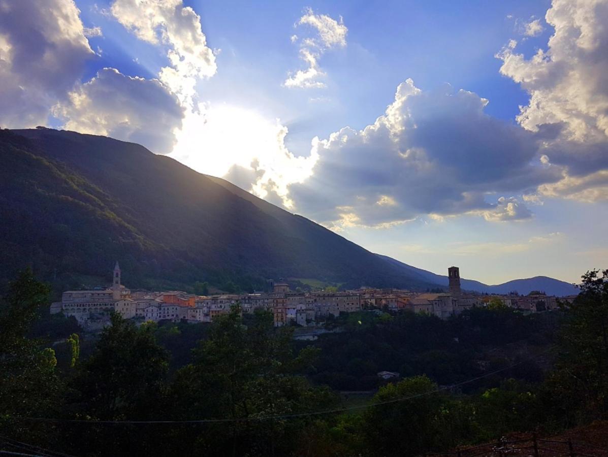 Chalet Vacanze Il Daino Leonessa Luaran gambar